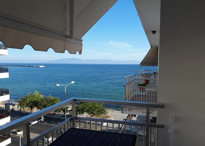 Lucy's Adorable First Line Beachfront *