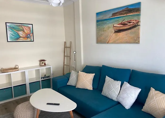 Lucy's Adorable First Line Beachfront Feriehus Kavala