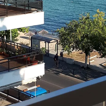 Vakantiehuis Lucy's Adorable First Line Beachfront Kavala