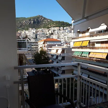 Lucy's Adorable First Line Beachfront Vakantiehuis *