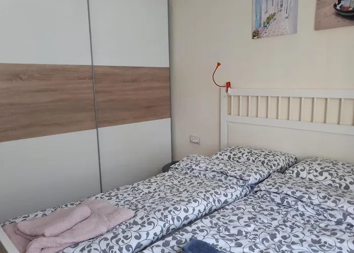 Lucy's Adorable First Line Beachfront Holiday home *