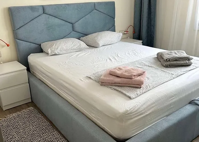 Lucy's Adorable First Line Beachfront Holiday home *